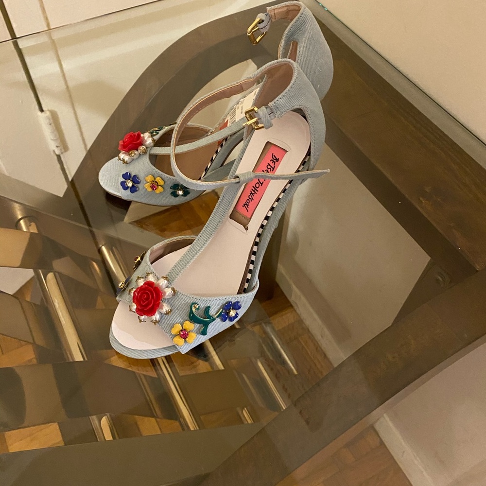 Shoe